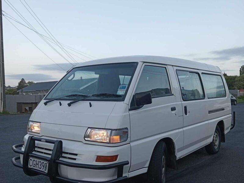 Camper-van/Self-Contained Mitsubishi L300 2004